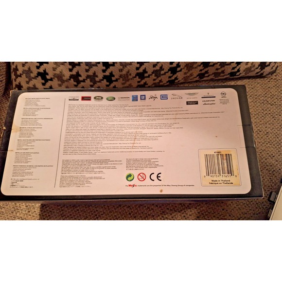 1953 Studebaker Starliner 2Dr. Hardtop 1/18 MAISTO SE #31651 - Picture 6 of 7